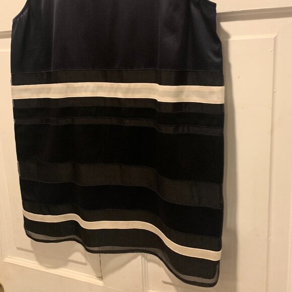 St. John~ NWT!!~ 100% Silk, Lined Top - Picture 13 of 15